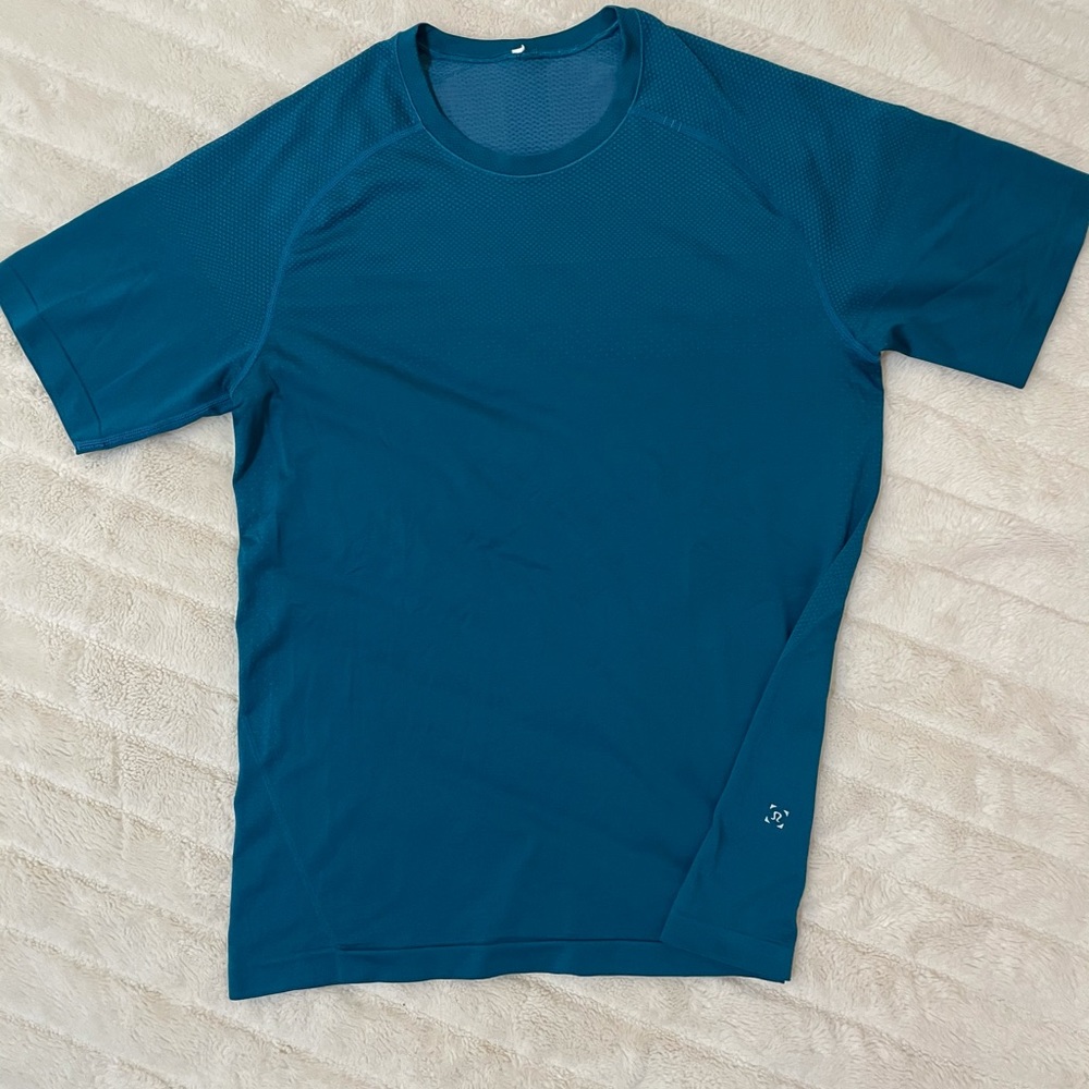Lululemon men’s metal vent tech short sleeve